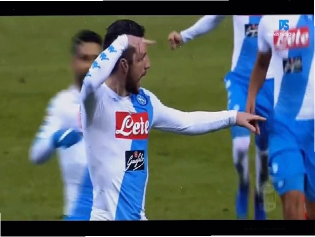 Dries Mertens ăn mừng bàn thắng tại Serie A