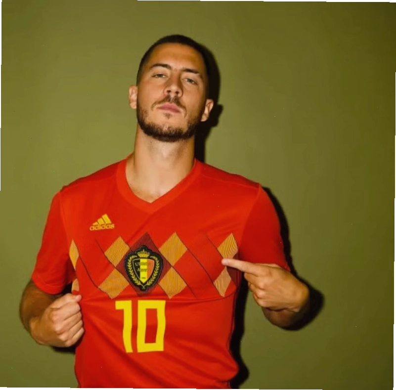 Hazard mỉm cười trong ngày giã từ sân cỏ