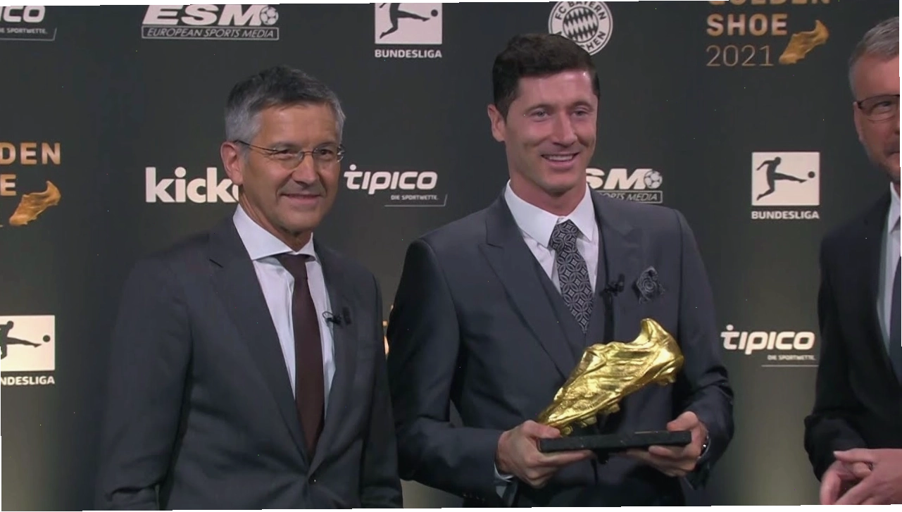 Robert Lewandowski trong trang phục thi đấu chuẩn bị dứt điểm