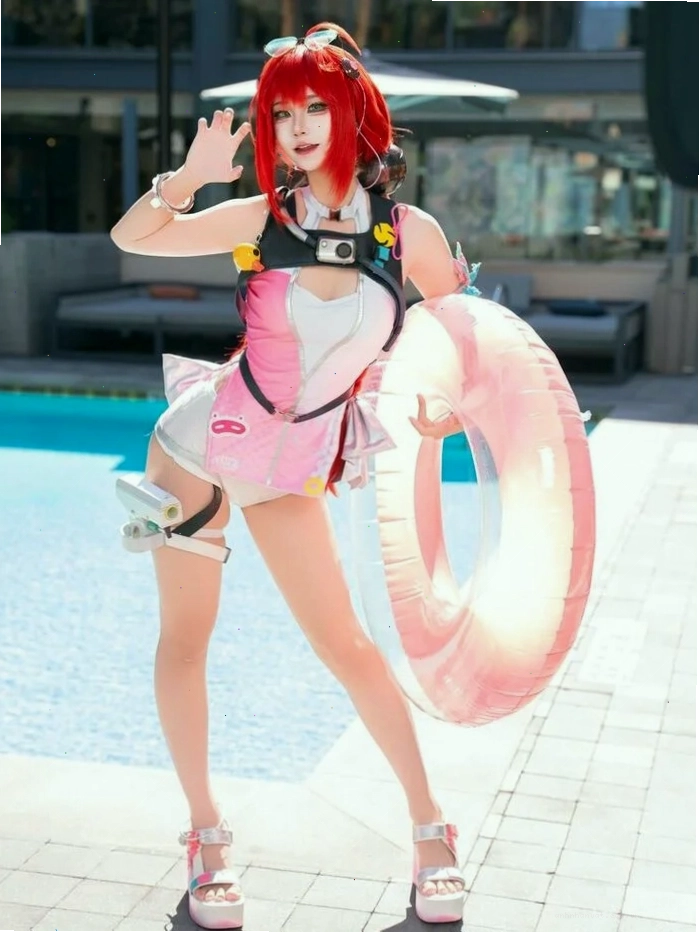 Cô nàng cosplay cực cute với bộ bikini dễ thương và phụ kiện đi kèm