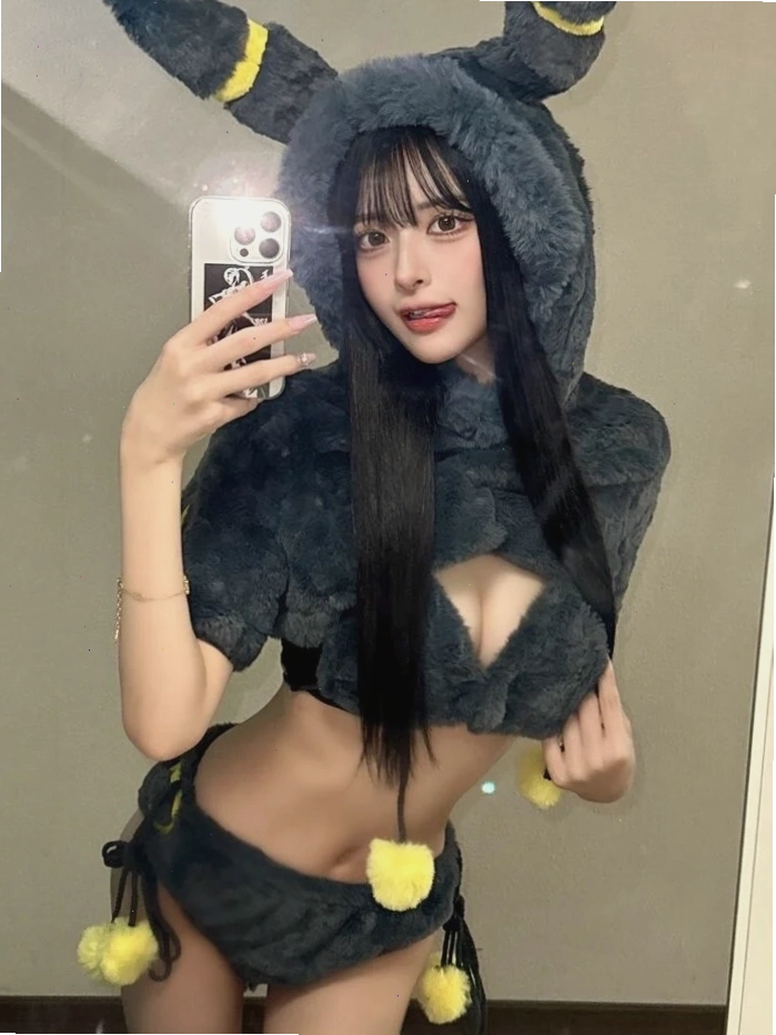 Cô nàng cosplay diện bikini theo xu hướng hot trend, tạo vẻ ngoài ấn tượng
