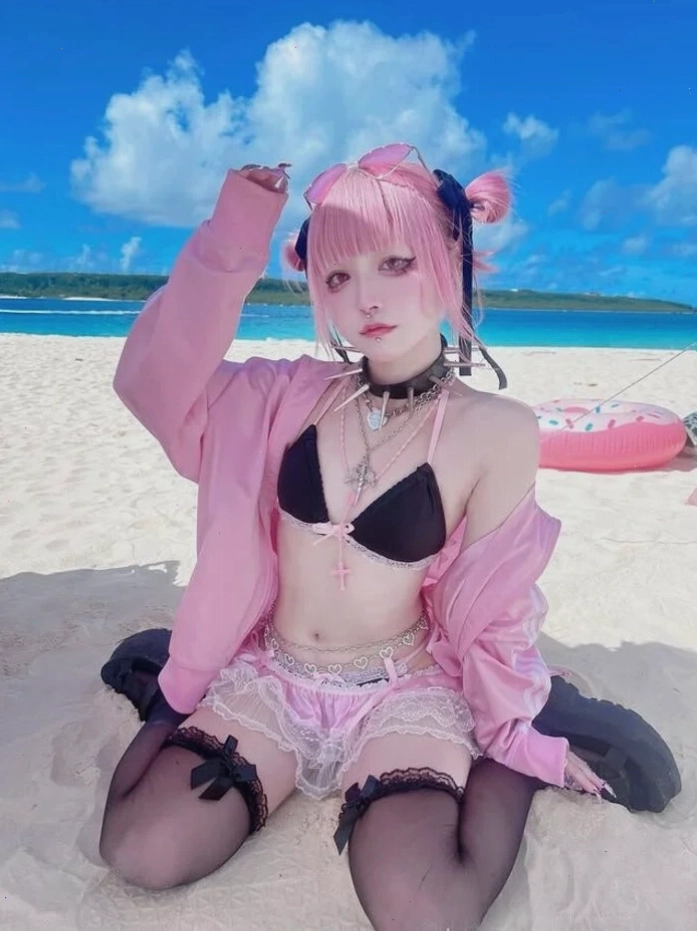 Cosplay anime bikini với phong cách ngầu, mạnh mẽ và cá tính