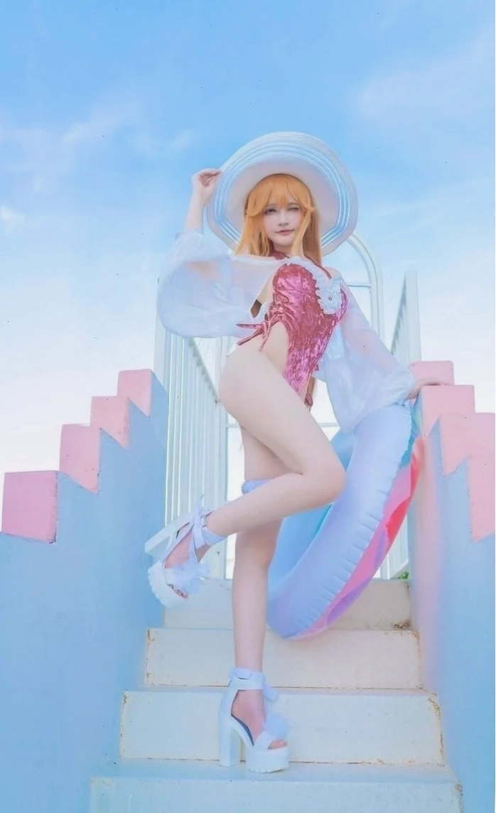 Cosplay anime bikini với thiết kế cut-out táo bạo khoe đường cong quyến rũ