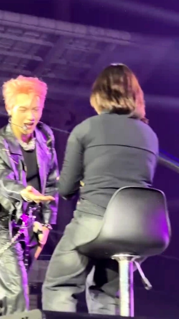 Jsol thực hiện fan service