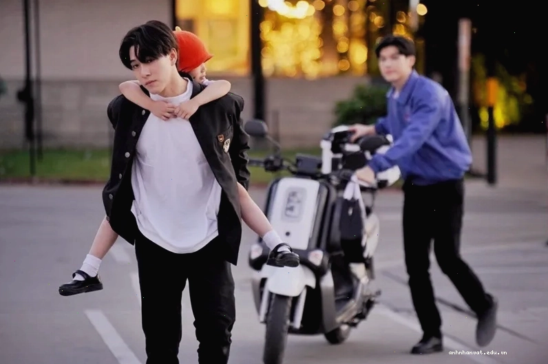 Poster chính thức của bộ phim High School Frenemy