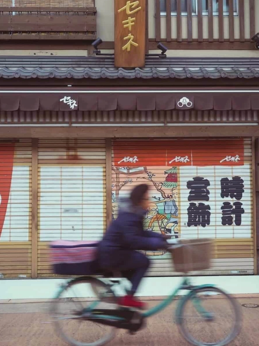 Kỹ thuật anime style street photography techniques tại giao lộ đông đúc