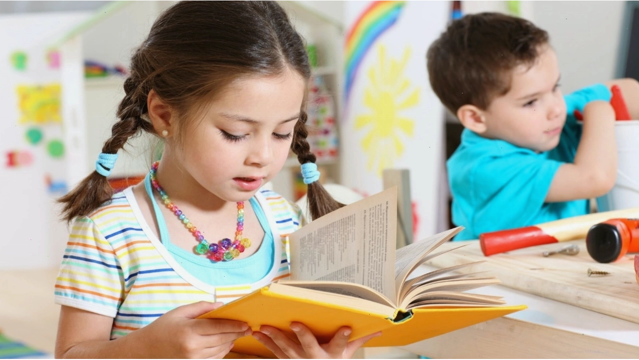 Lựa chọn sách là bước quan trọng trong cách xây dựng thói quen đọc sách cho mọi lứa tuổi