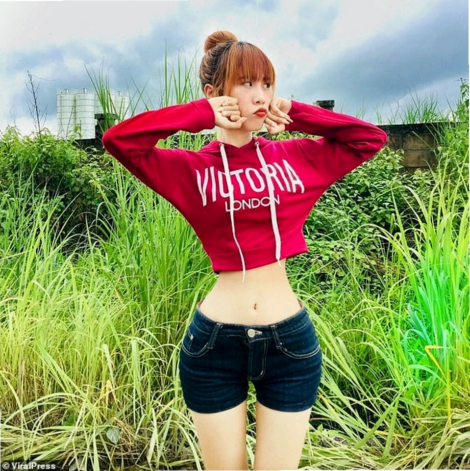 LyLy chứng minh phong cách thời trang tôn eo tinh tế