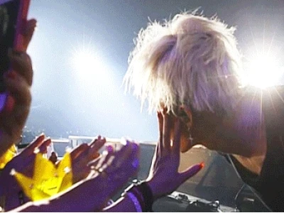 Fan Service Là Gì? Khám Phá Khái Niệm và Ý Nghĩa Sâu Sắc